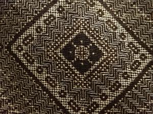 アンティーク　菱に花模様織り出し本場泥大島紬着物(龍郷)